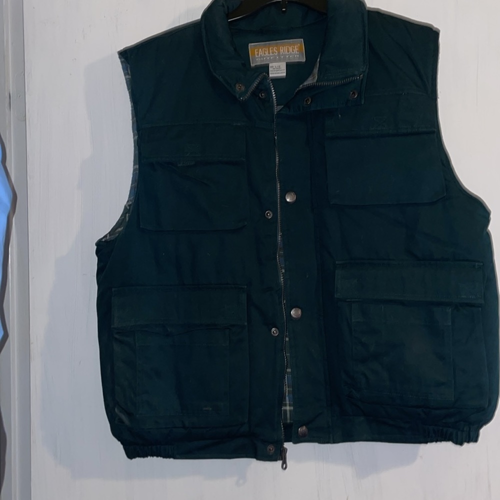 EAGLES RIDGESNOW VEST    BRAND NEW.